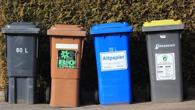 Leere Bauschaum-Dosen haben weder etwas im Baumischcontainer, noch im Hausmüll verloren.