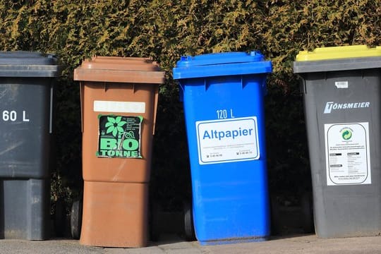 Leere Bauschaum-Dosen haben weder etwas im Baumischcontainer, noch im Hausmüll verloren.