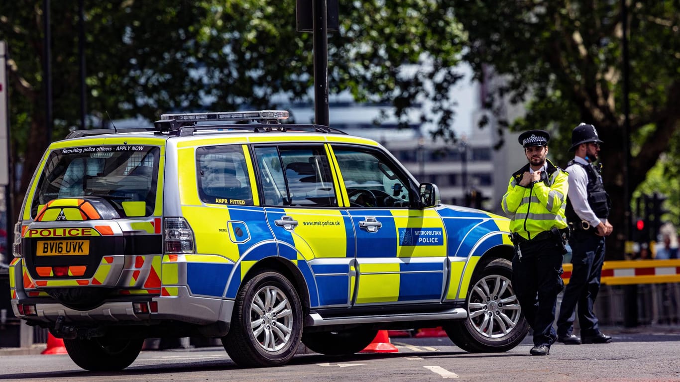 Polizeibeamte in Großbritannien (Symbolfoto): Ein 37 Jahre alter Mann wurde festgenommen.