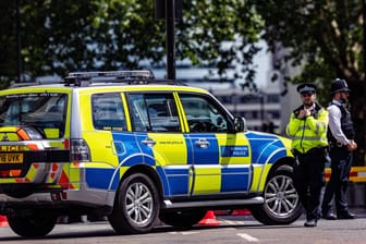 Polizeibeamte in Großbritannien (Symbolfoto): Ein 37 Jahre alter Mann wurde festgenommen.