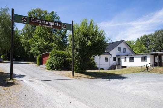 Die Polizei hat auf dem Campingplatz weitere Gegenstände sichergestellt.