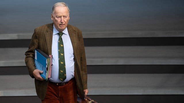 Der AfD-Parteivorsitzende Alexander Gauland unterstellt dem sächsischen Landeswahlausschuss Tricksereien.