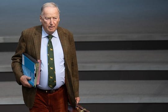 Der AfD-Parteivorsitzende Alexander Gauland unterstellt dem sächsischen Landeswahlausschuss Tricksereien.