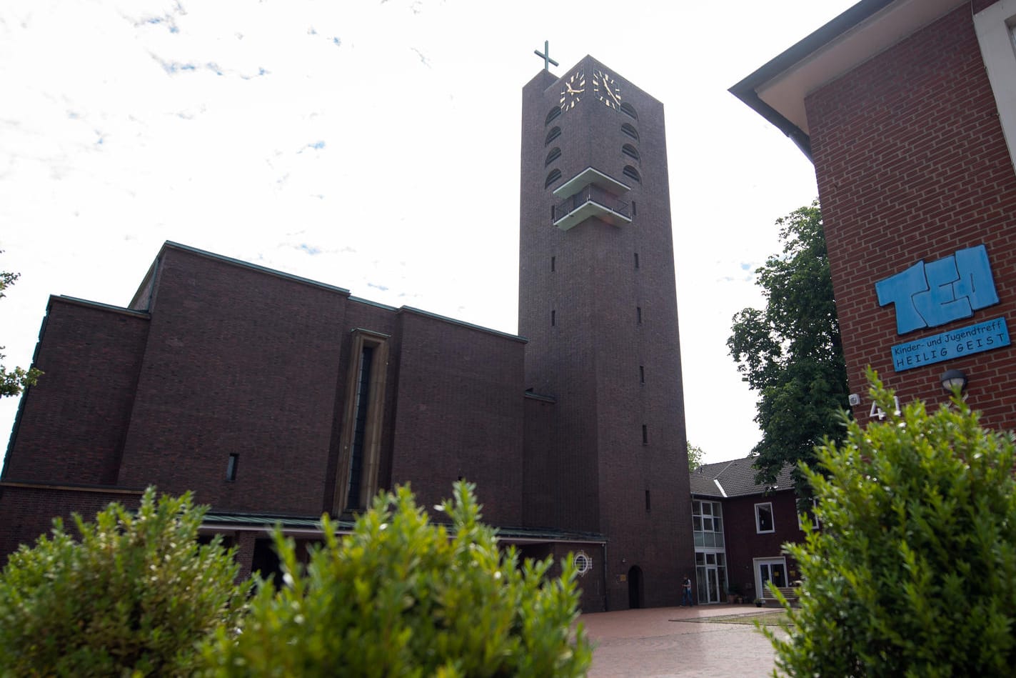 Die Kirche Heilig Geist in Münster: Ein Priester sorgte mit Aussagen zu Missbrauchstätern in der Kirche für Empörung. Nun soll er nicht mehr predigen.