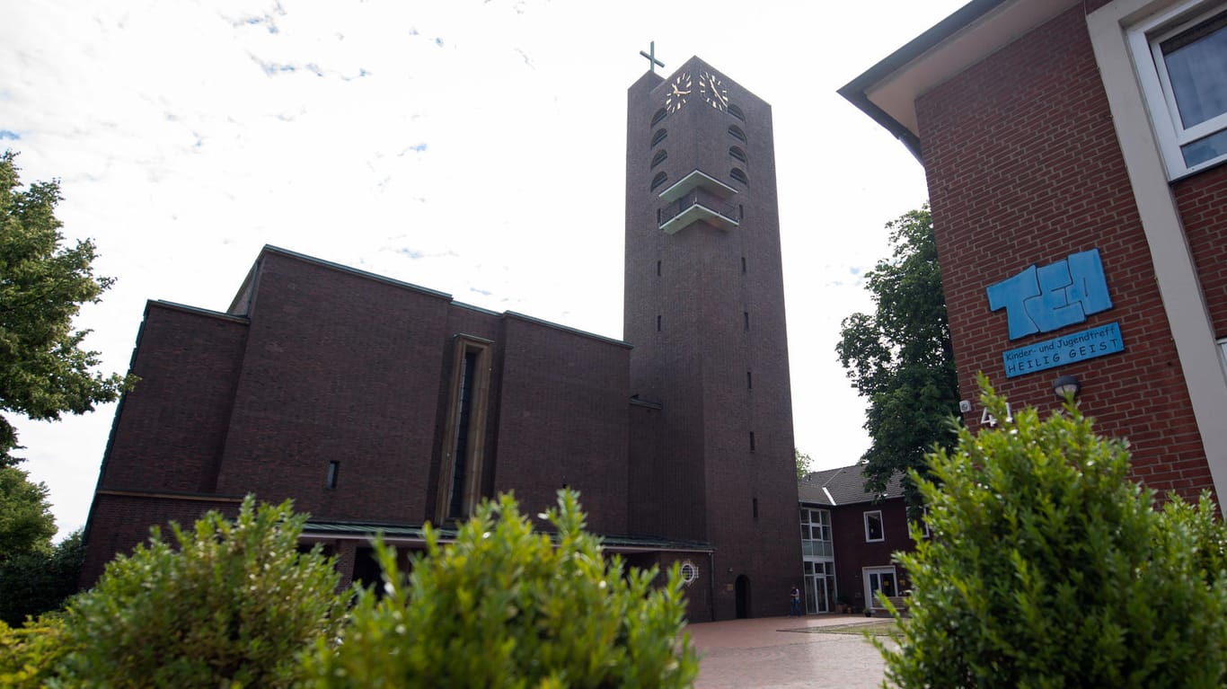 Die Kirche Heilig Geist in Münster: Ein Priester sorgte mit Aussagen zu Missbrauchstätern in der Kirche für Empörung. Nun soll er nicht mehr predigen.