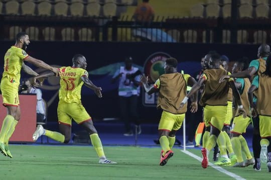 Benins Spieler feiern den Einzug ins Viertelfinale des Afrika-Cups.
