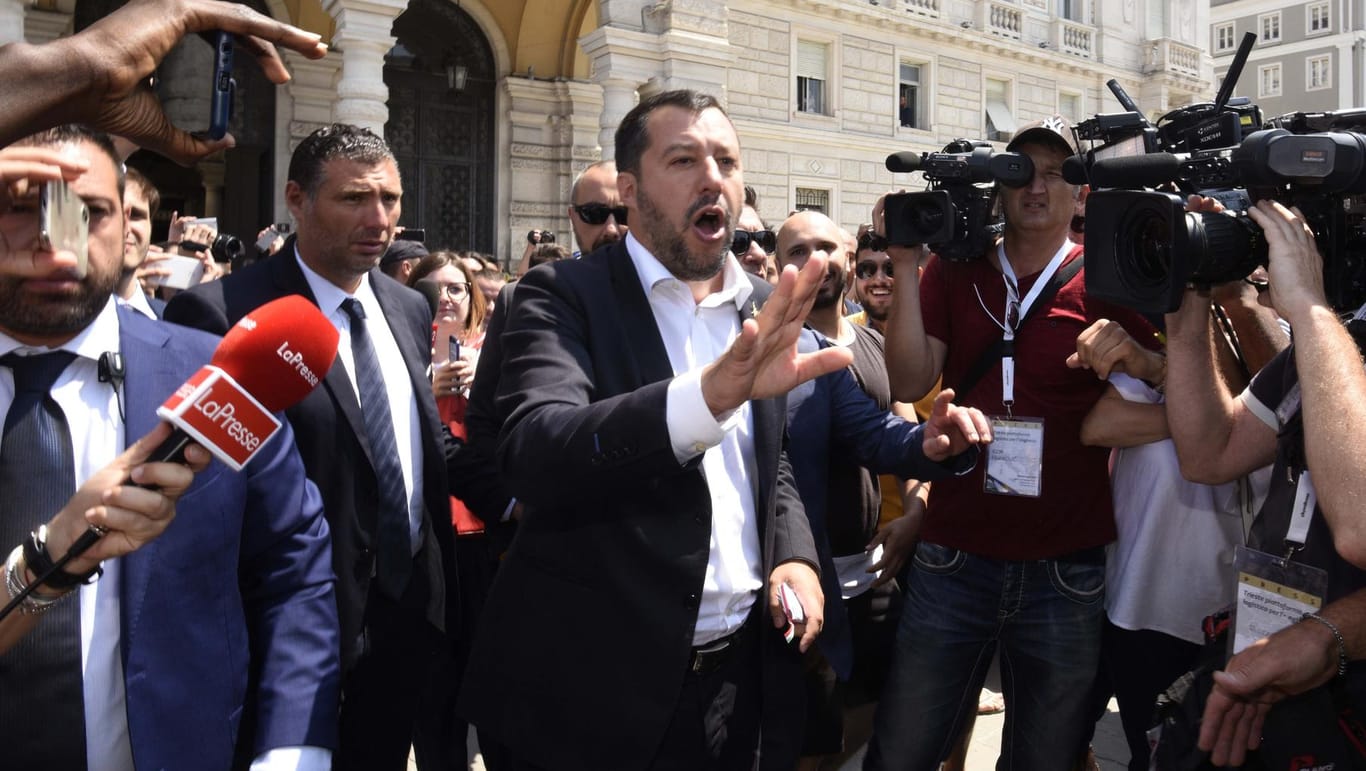 Italiens rechtsextremer Innenminister Salvini: Er hat einen wütenden Brief an Horst Seehofer geschickt.