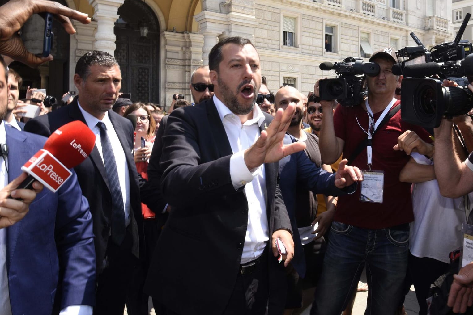 Italiens rechtsextremer Innenminister Salvini: Er hat einen wütenden Brief an Horst Seehofer geschickt.