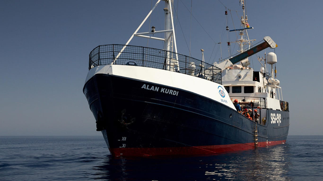 Das deutsche Rettungsschiff "Alan Kurdi": Die Crew hat Kurs auf Lampedusa gesetzt.