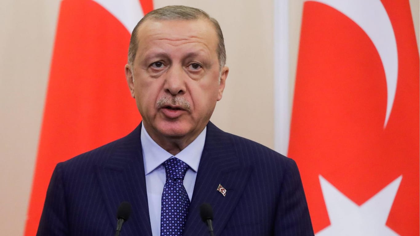 Türkisches Staatsoberhaupt Recep Tayyip Erdogan: Mit einem Präsidialdekret wurde nun der Chef der Zentralbank entlassen.