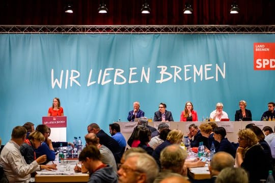 Die Bremer SPD hat bei einem außerordentlichen Parteitag dem rot-grün-roten Koalitionsvertrag zugestimmt.