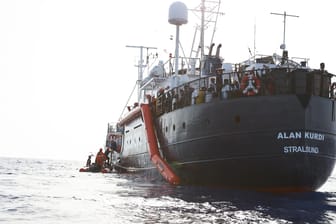 "Alan Kurdi": Das deutsche Schiff hat zahlreiche Gerettete an Bord (Archivbild).