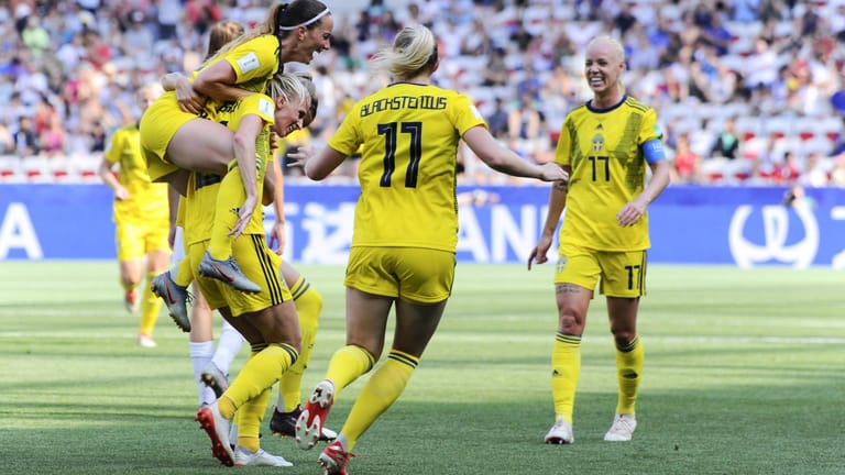 Schwedische Freude: Im Spiel um Platz drei gelingen früh zwei Treffer.