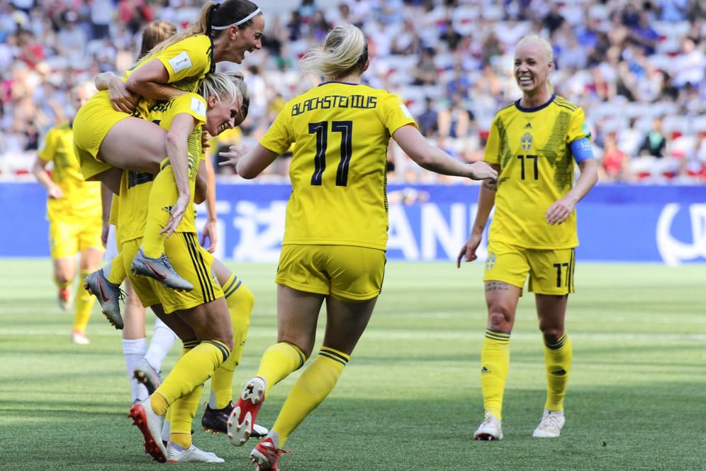 Schwedische Freude: Im Spiel um Platz drei gelingen früh zwei Treffer.