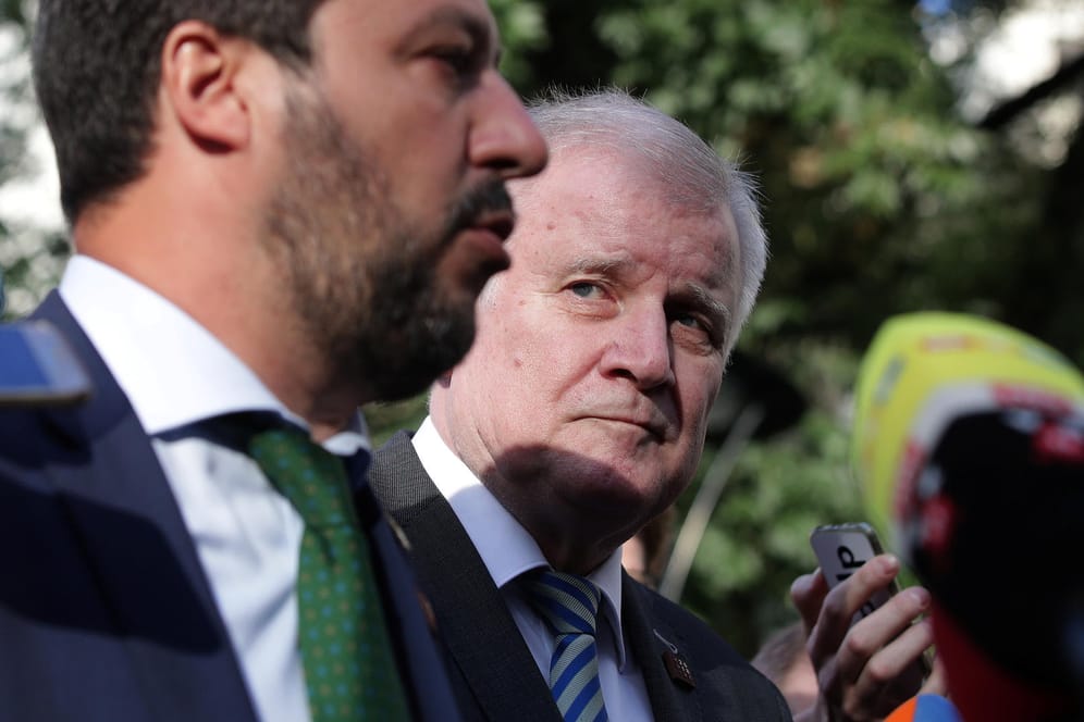 Matteo Salvini (l.) mit Horst Seehofer: Seehofer appellierte an christliche Werte – und stößt damit bei Salvini auf taube Ohren.