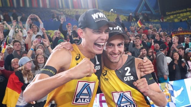 Spielen in Hamburg um den WM-Titel: Julius Thole (l) und Clemens Wickler. Spielen in Hamburg um den WM-Titel: Julius Thole (l) und Clemens Wickler.