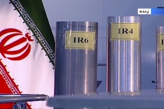 Das Standbild des TV-Senders IRIB zeigt drei Zentrifugen in der iranischen Atomanlage Natanz.
