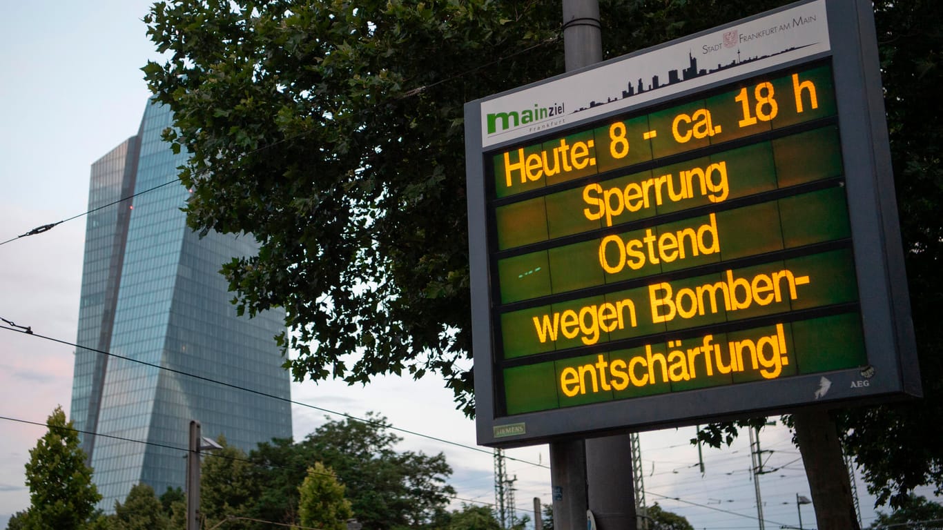 Blindgänger-Entschärfung in Frankfurt: Fast 17.000 Menschen mussten ihre Wohnungen verlassen.