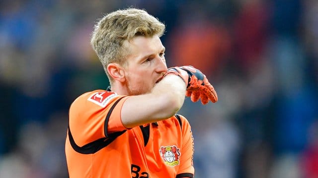 Leverkusen-Torwart Lukas Hradecky floh in seiner Heimat vor einem Bären.