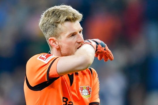 Leverkusen-Torwart Lukas Hradecky floh in seiner Heimat vor einem Bären.