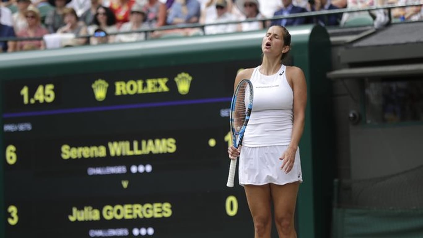 Julia Görges ärgert sich über ihr Wimbledon-Aus.