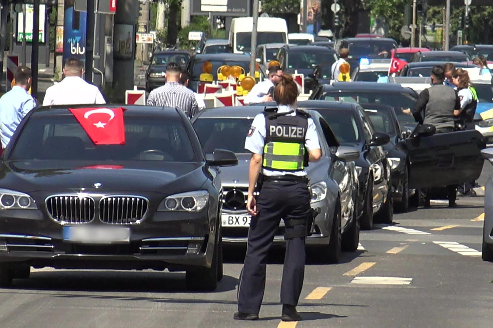 Die Polizei stoppt einen türkischen Hochzeitskorso: In Ludwigsburg schossen Gäste mit Schreckschusspistolen um sich. (Archivbild)