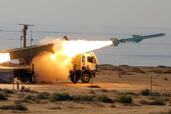 Iranische Rakete in einem Manöver: Wie ist der Konflikt mit Iran zu lösen?