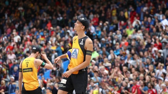 Für Clemens Wickler (l) und Julius Thole hat sich der Traum nicht erfüllt.
