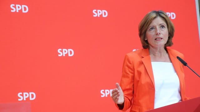Malu Dreyer schloss eine Zustimmung der SPD-Europaabgeordneten für die Wahl von Ursula von der Leyen nicht aus. Malu Dreyer schloss eine Zustimmung der SPD-Europaabgeordneten für die Wahl von Ursula von der Leyen nicht aus.