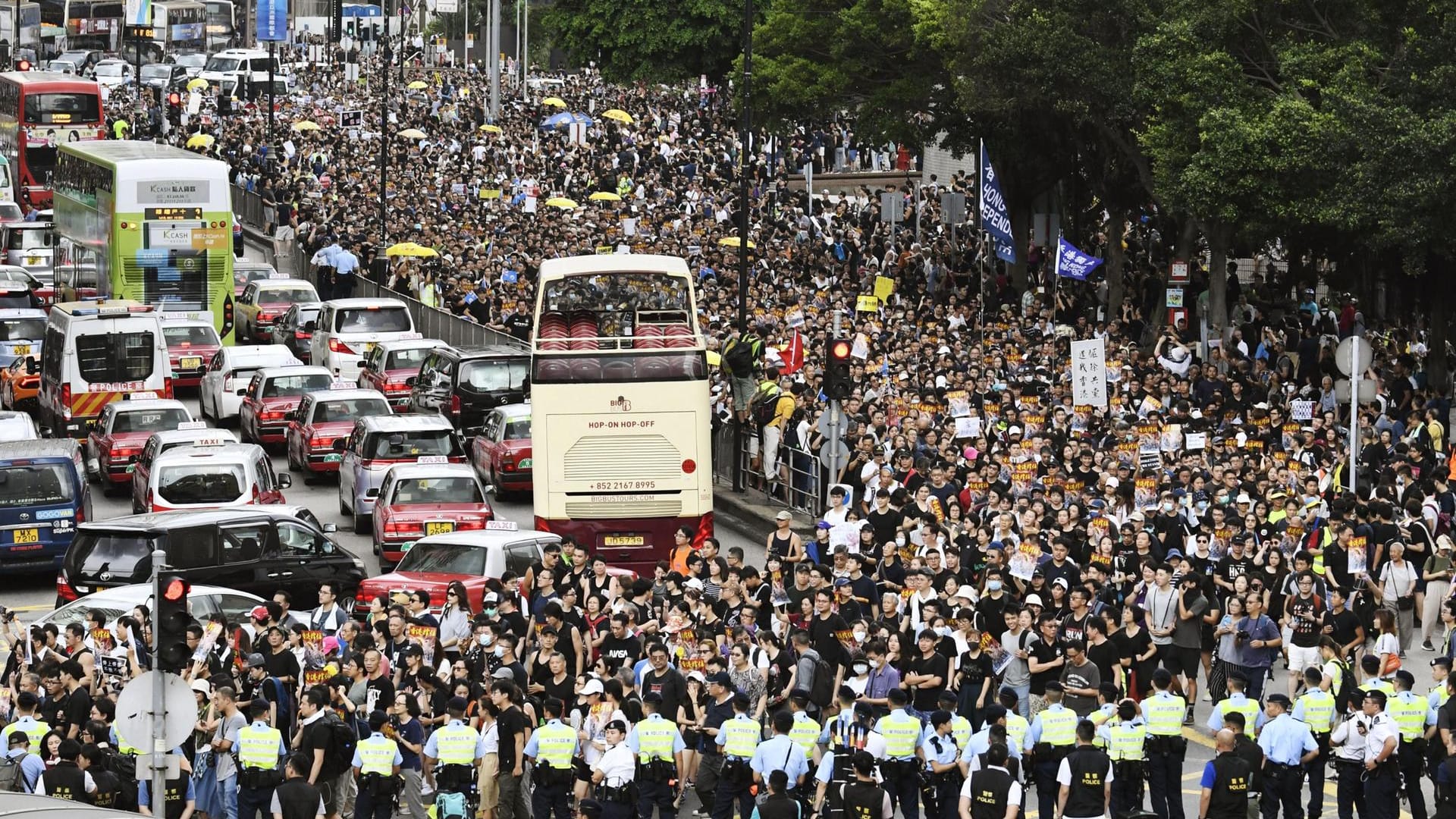 Riesige Proteste in Hongkong: In den vergangenen Wochen hatte die Stadt wegen des umstrittenen Auslieferungsgesetzes die größten Proteste seit drei Jahrzehnten erlebt. Riesige Proteste in Hongkong: In den vergangenen Wochen hatte die Stadt wegen des umstrittenen Auslieferungsgesetzes die größten Proteste seit drei Jahrzehnten erlebt.