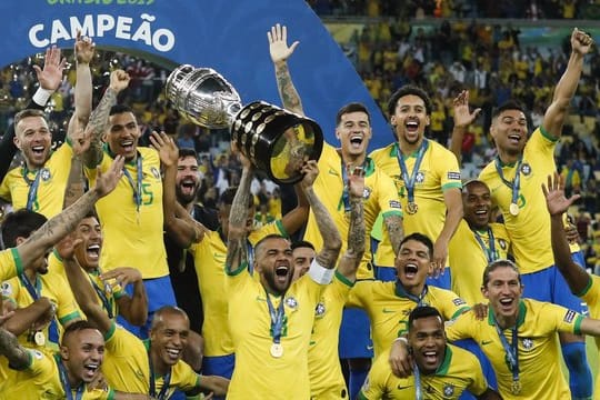 Brasiliens feiern den Heimsieg bei der Copa America.