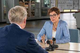 Annegret Kramp-Karrenbauer beim ZDF-Sommerinterview: Die CDU-Vorsitzende schlägt einen "nationalen Klimakonsens" für Deutschland vor.