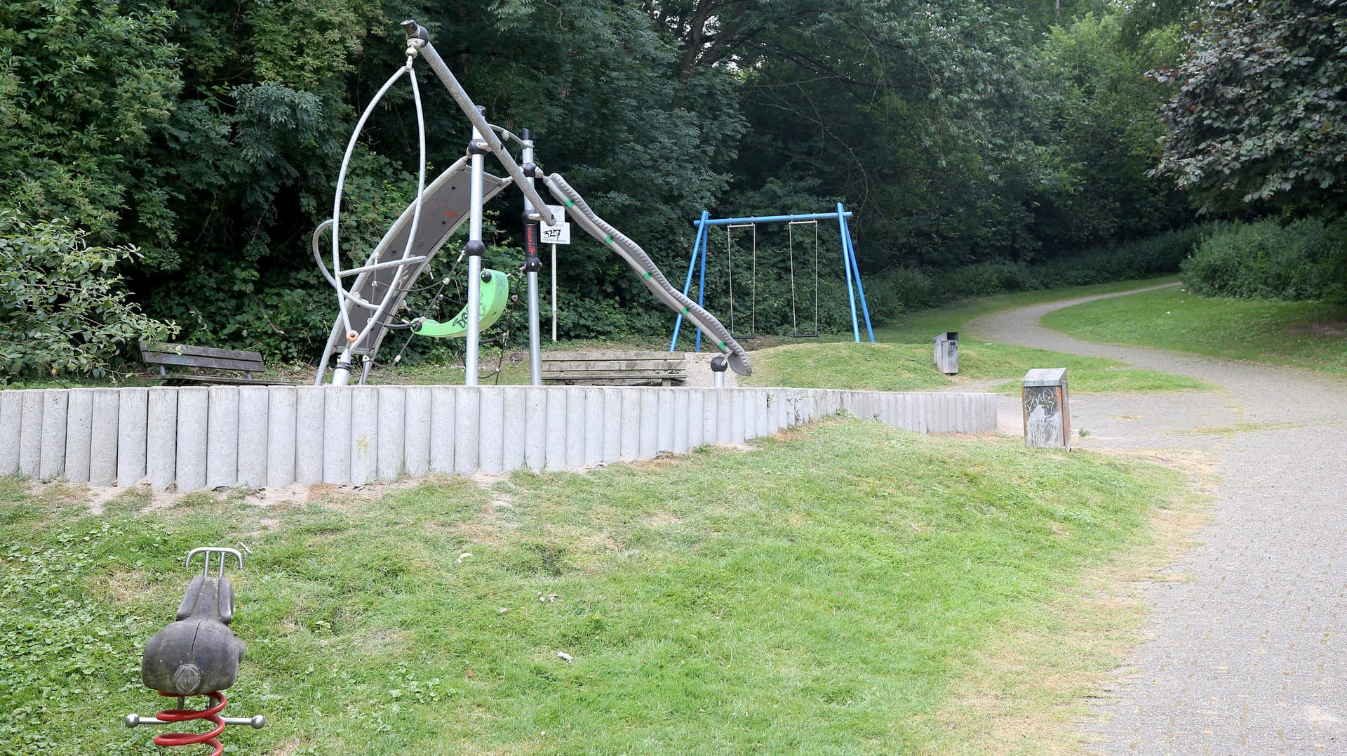 Ein Spielplatz in Mülheim an der Ruhr: In der Nähe dieses Platzes ist eine junge Frau von einer Gruppe überfallen und sexuell missbraucht worden.