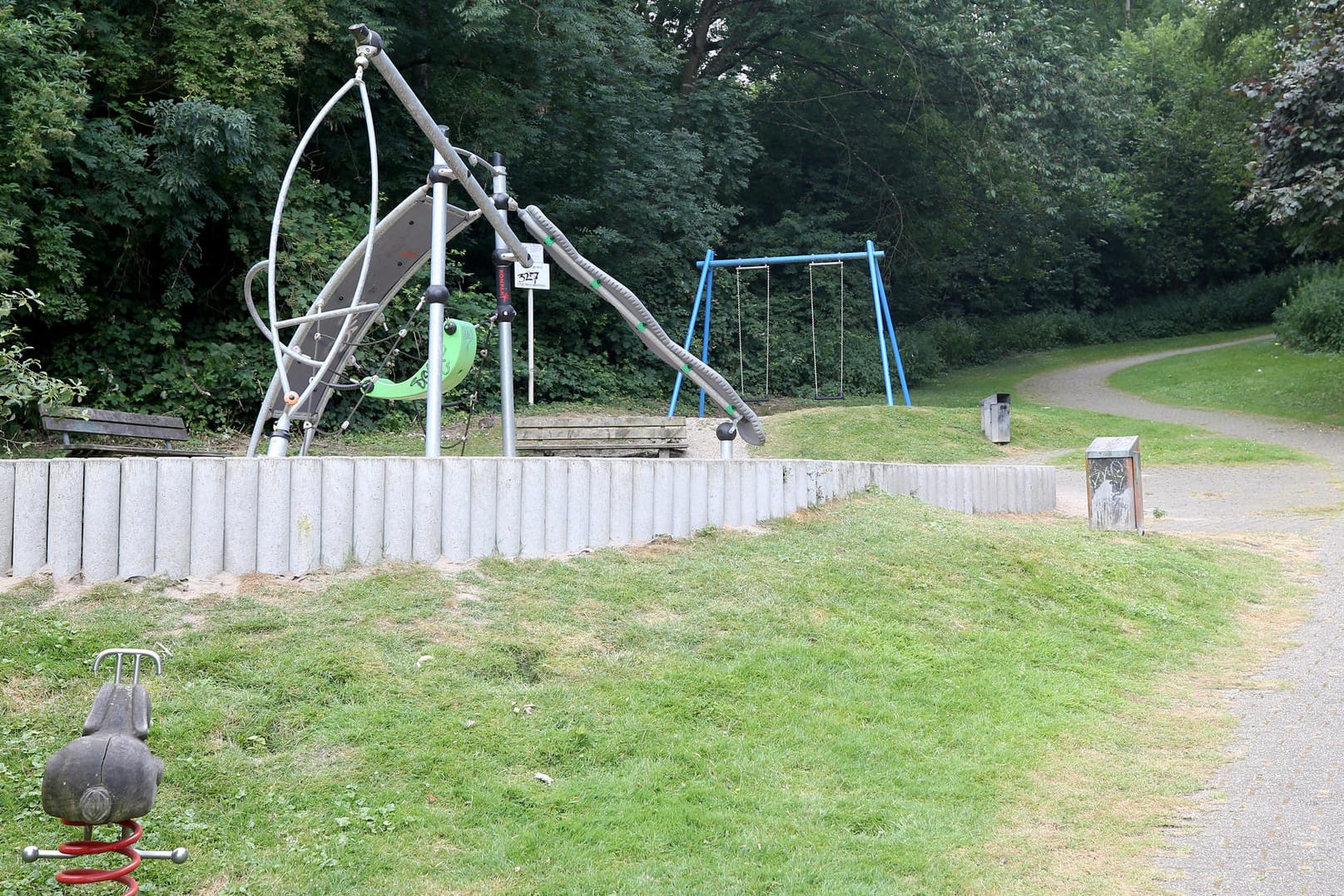 Ein Spielplatz in Mülheim an der Ruhr: In der Nähe dieses Platzes ist eine junge Frau von einer Gruppe überfallen und sexuell missbraucht worden.