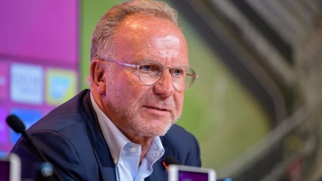 FCB-Chef Karl-Heinz Rummenigge führte ein Telfonat mit Kapitän Manuel Neuer. FCB-Chef Karl-Heinz Rummenigge führte ein Telfonat mit Kapitän Manuel Neuer.