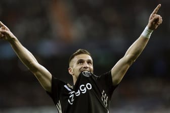 Ajax Amsterdam hat den Vertrag mit Dusan Tadic verlängert.