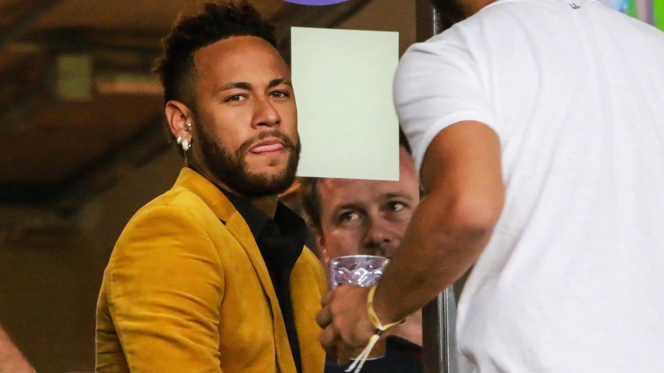 Brasilianischer Angreifer: Neymar spielt seit 2017 für Paris Saint-Germain. Seit Wochen halten sich allerdings Gerüchte über eine Rückkehr zum FC Barcelona.