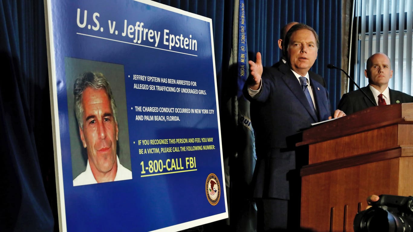 New York: Geoffrey Berman, Staatsanwalt von New York, spricht während einer Pressekonferenz zum Fall des Milliardärs Epstein.