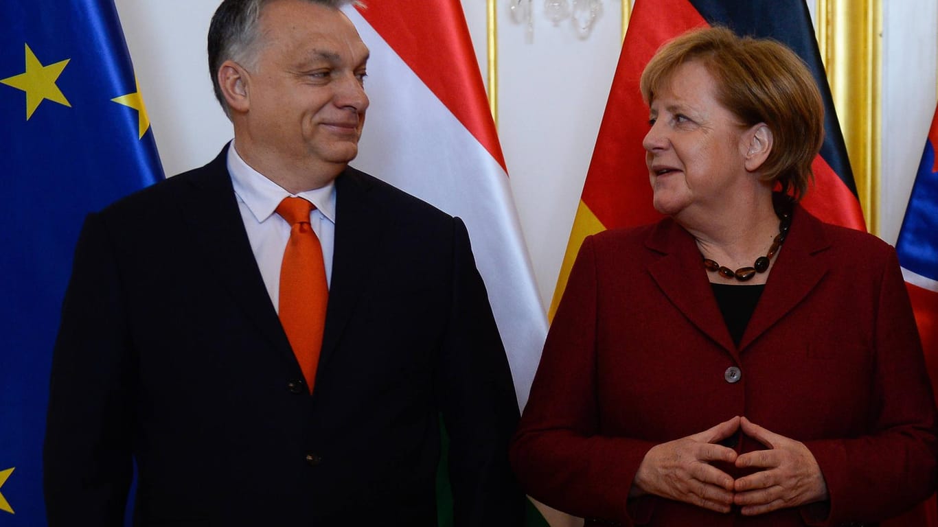 Victor Orban, Angela Merkel.