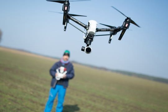 Darf die Drohne hier starten? Multikopter-Piloten müssen einige Vorschriften beachten und bestimmte Sperrgebiete meiden.