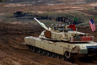 Ein US-Panzer vom Typ Abrams: Taiwan investiert zwei Milliarden Euro in sein Militär.
