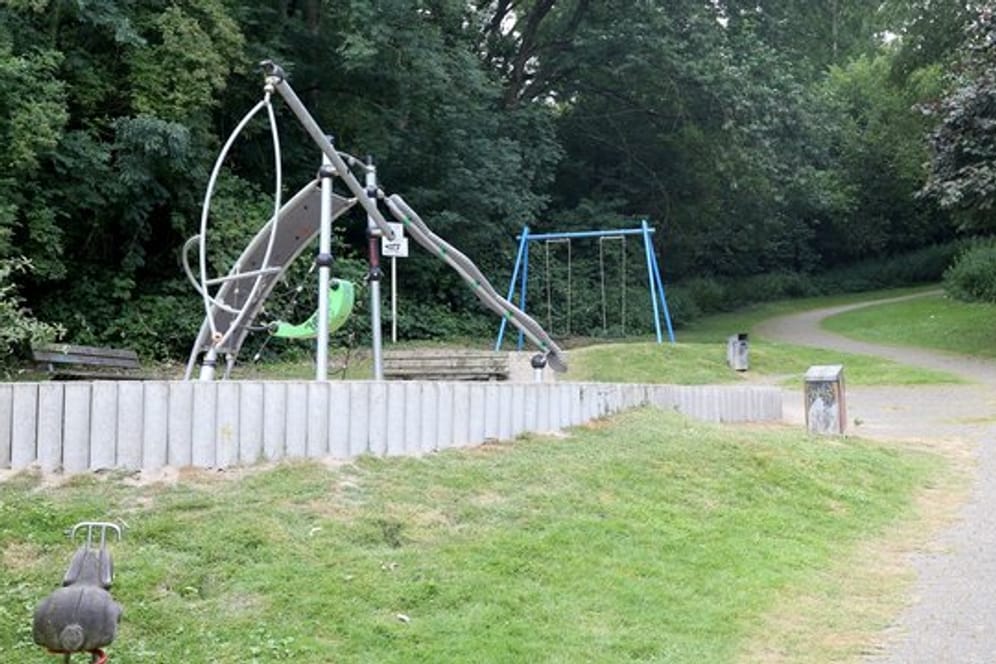 In der Nähe dieses Spielplatzes in Mülheim wurde eine junge Frau von einer Gruppe Jugendlicher überfallen und sexuell missbraucht.