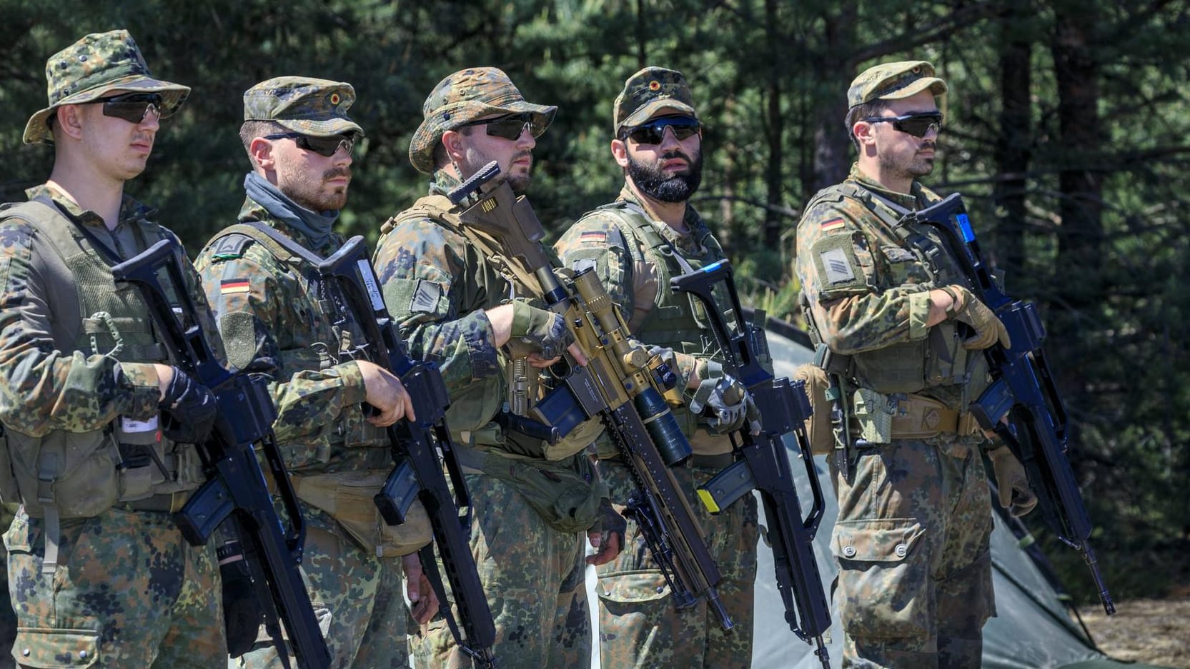 Bundeswehrsoldaten bei einem Manöver: Ist die Entsendung von deutschen Bodentruppen nach Deutschland doch denkbar? Die Meinungen gehen auseinander.