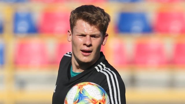 Der FC Schalke 04 will Torhüter Alexander Nübel langfristig an sich binden.