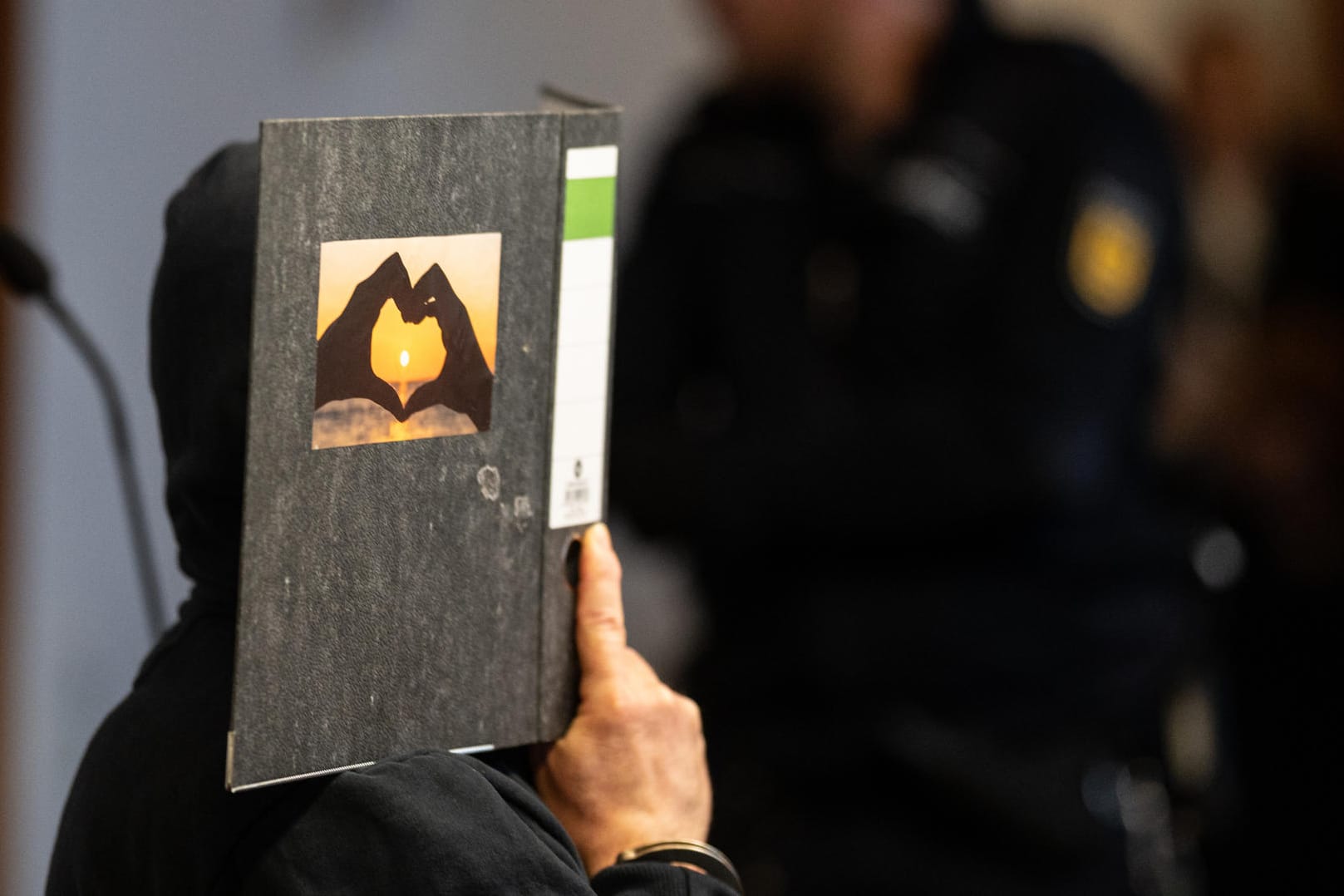 Der 58-jährige Angeklagte im Gerichtssaal: Ihm wurde sexueller Missbrauch des Kindes vorgeworfen.