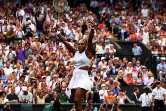 Serena Williams jubelt über ihren Sieg im Viertelfinale gegen Alison Riske.