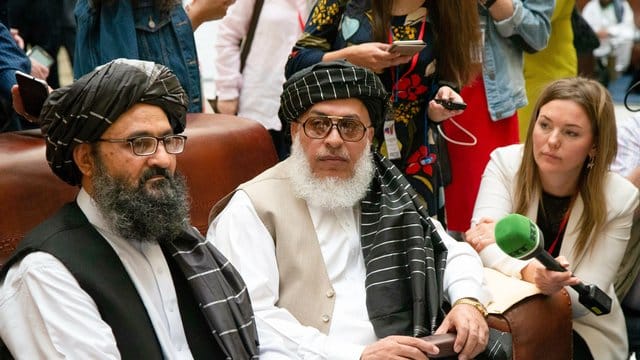 Mullah Abdul Ghani Baradar (l. Mullah Abdul Ghani Baradar (l.
