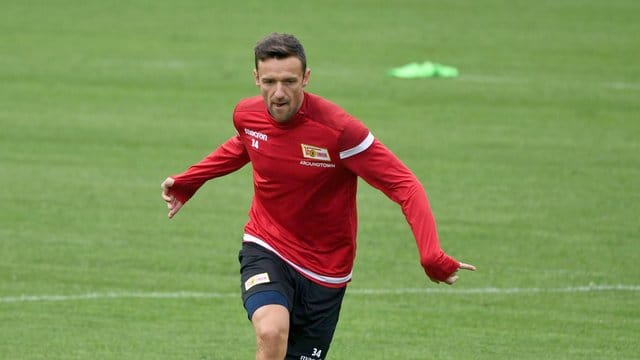 Hat seine Trainingsplatz-Premiere beim 1. Hat seine Trainingsplatz-Premiere beim 1.