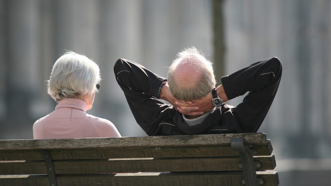 Senioren: Wie viel Rente sie erhalten, unterscheidet sich unter anderem je nach Bundesland teils deutlich.