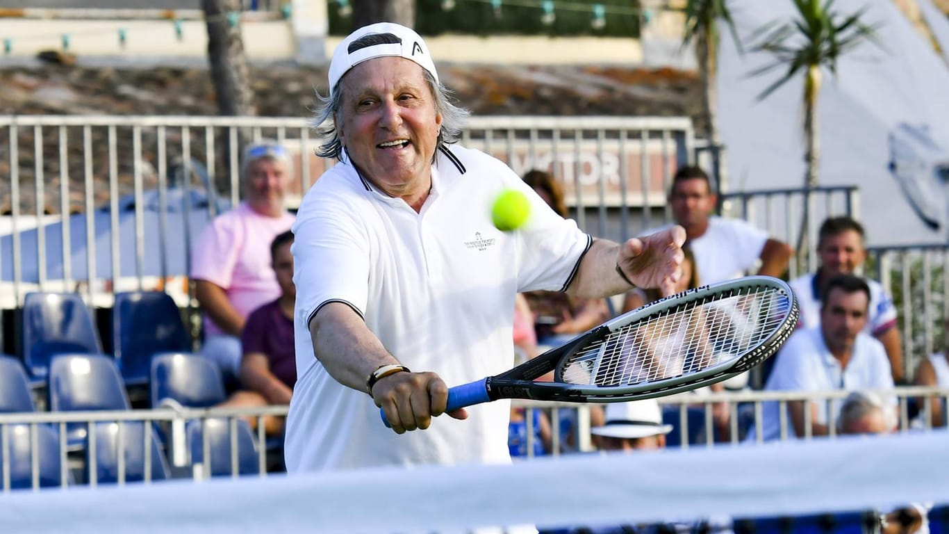 Ilie Nastase bei einem Promi-Turnier in Saint Tropez 2017: Die Haftstrafe der Tennis-Ikone ist zur Bewährung ausgesetzt.